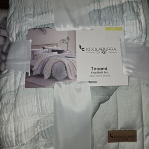 Koolaburra Tanami King Quilt Set - Soft Gray